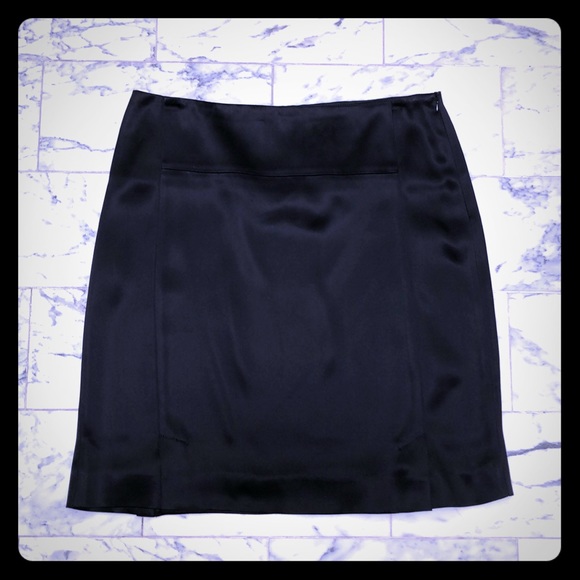 Black mid length skirt with mini slits - Picture 1 of 2